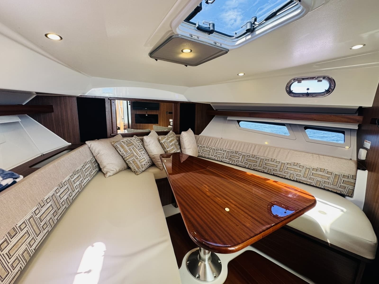 2021 Pursuit OS 355 - Photo 40