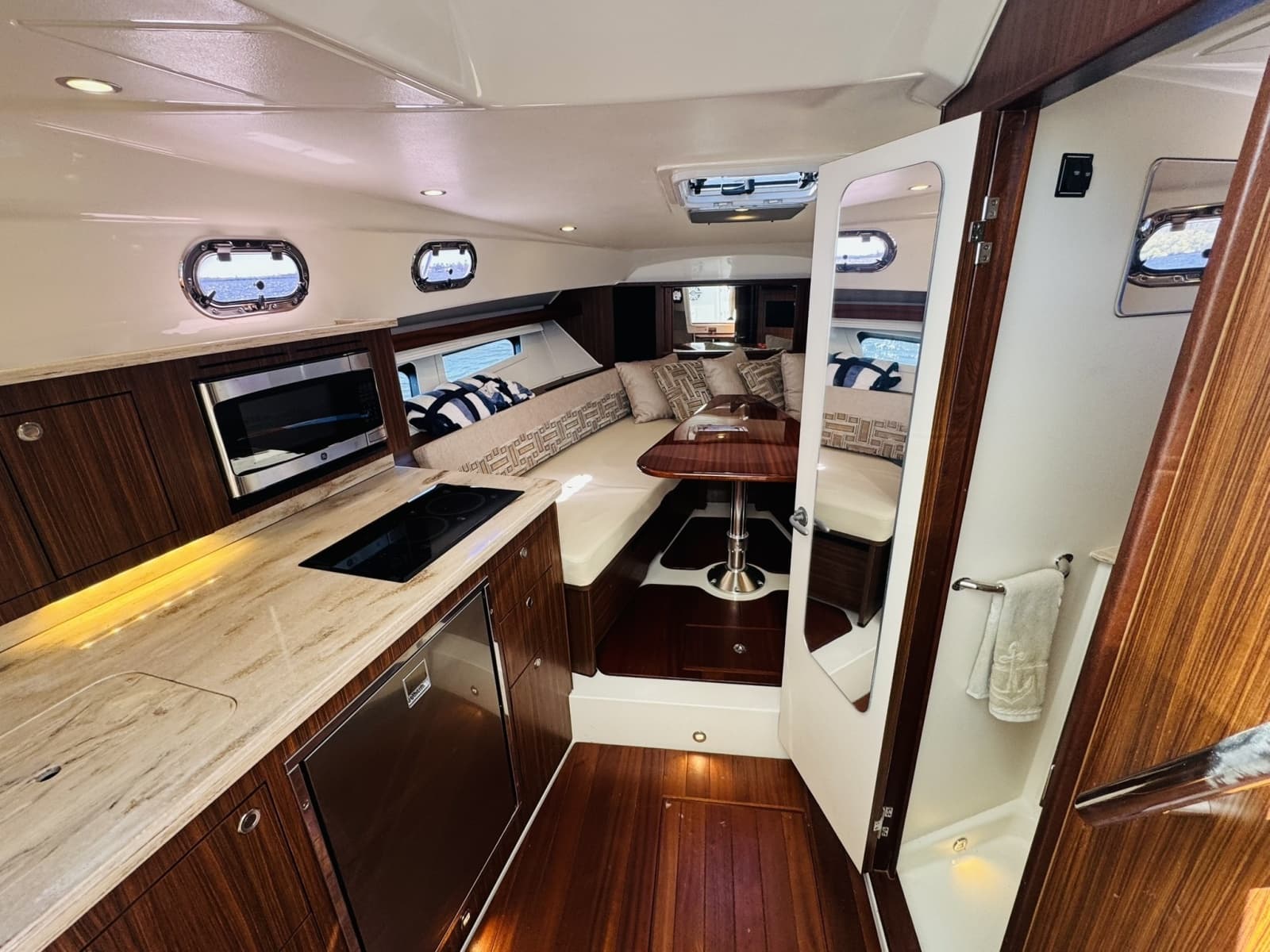 2021 Pursuit OS 355 - Photo 35