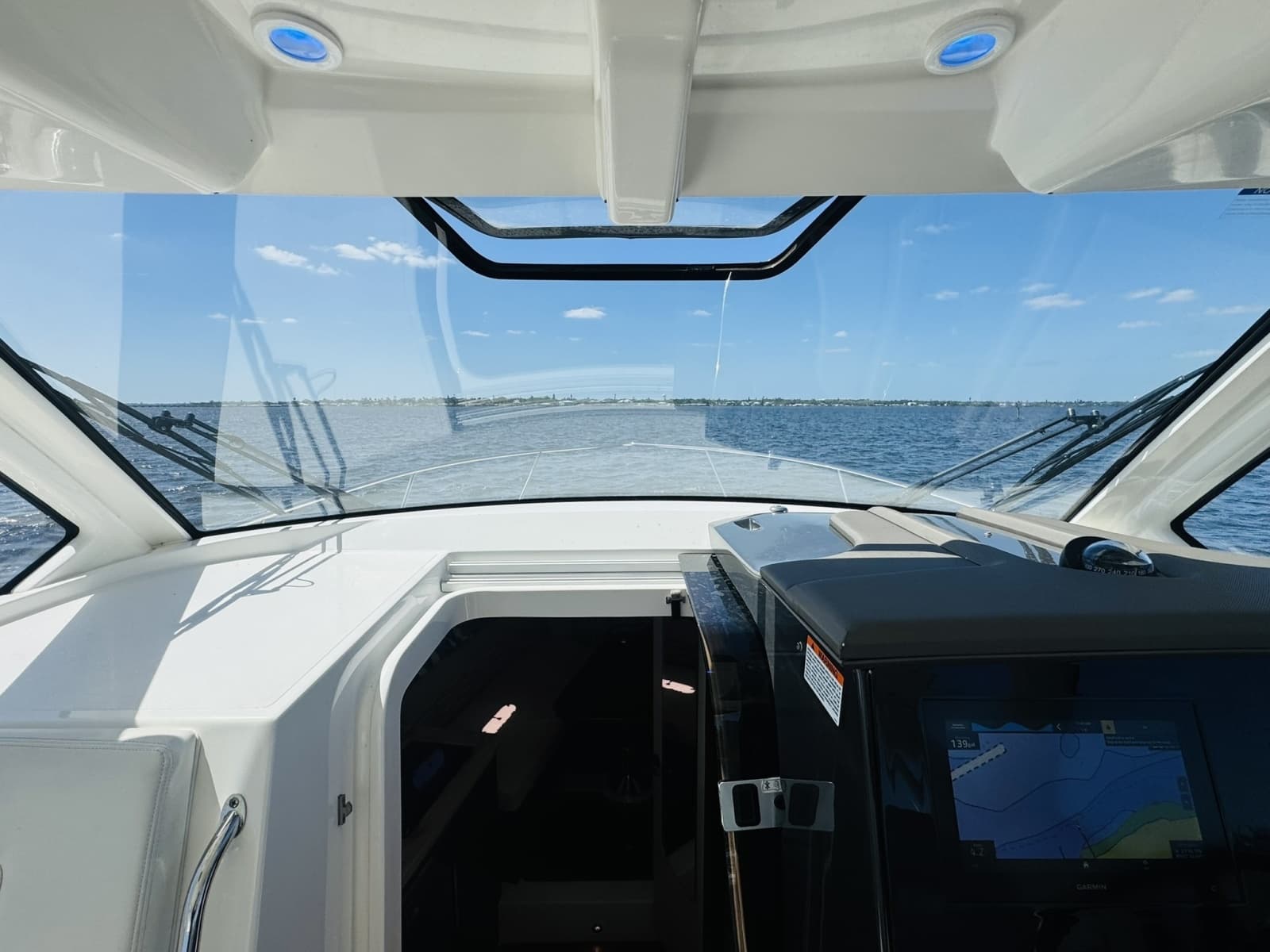 2021 Pursuit OS 355 - Photo 31