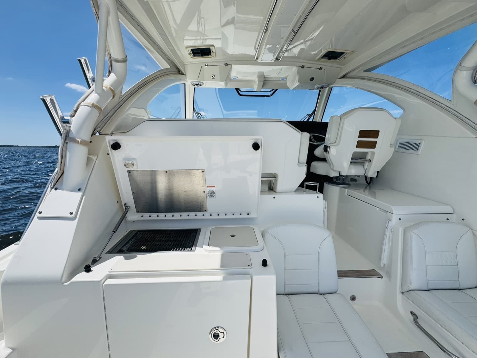 2021 Pursuit OS 355 - Photo 24