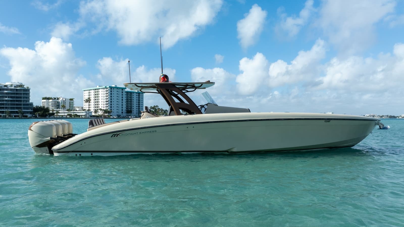 2019 Midnight Express  - Photo 1