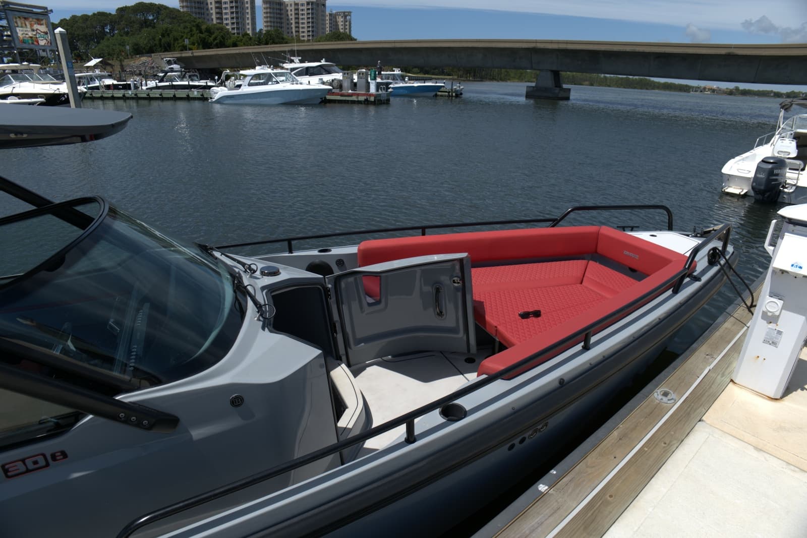 2023 Axopar 28 Brabus Shadow 500 - Photo 20