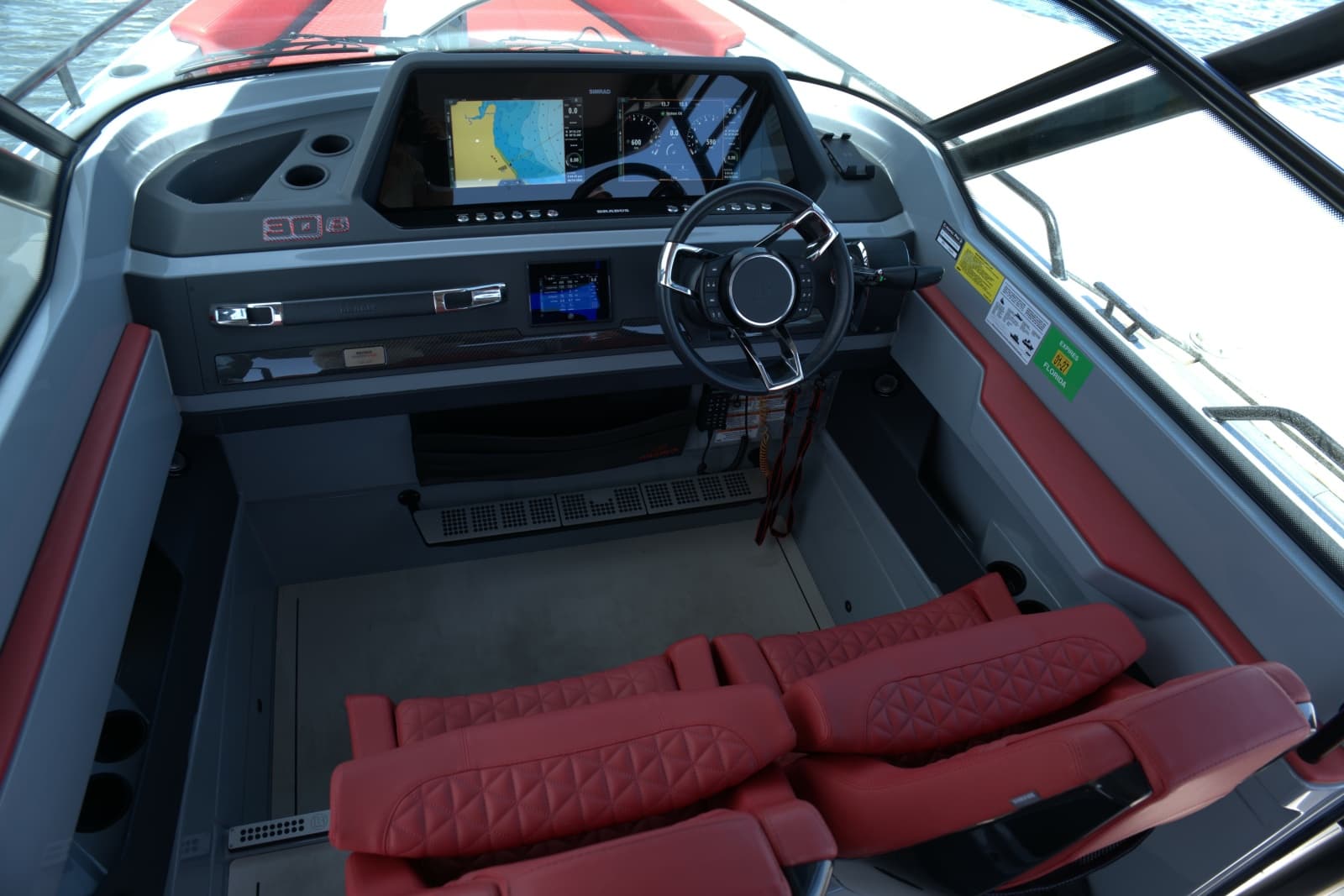 2023 Axopar 28 Brabus Shadow 500 - Photo 8