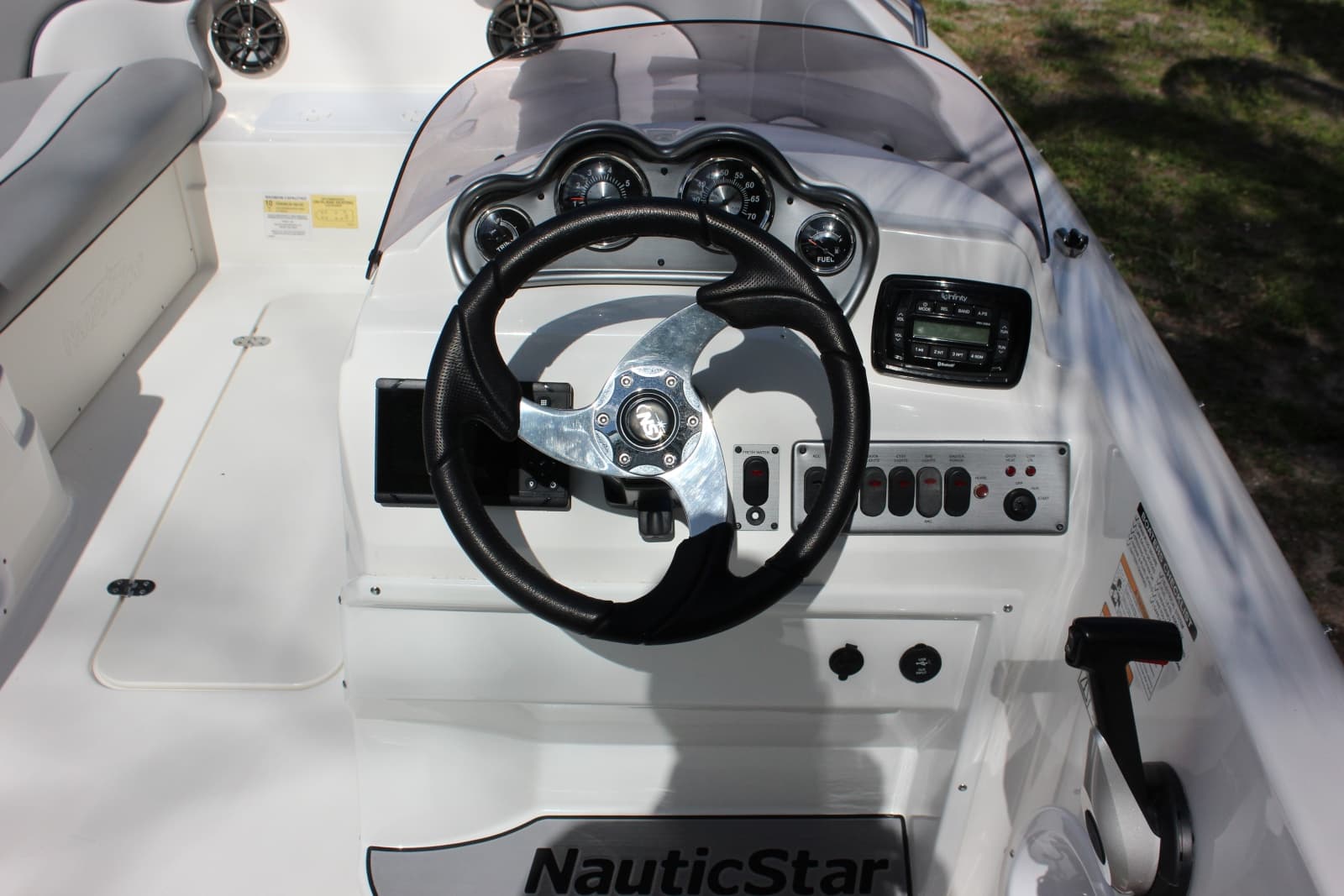 2022 NauticStar 203SC - Photo 12