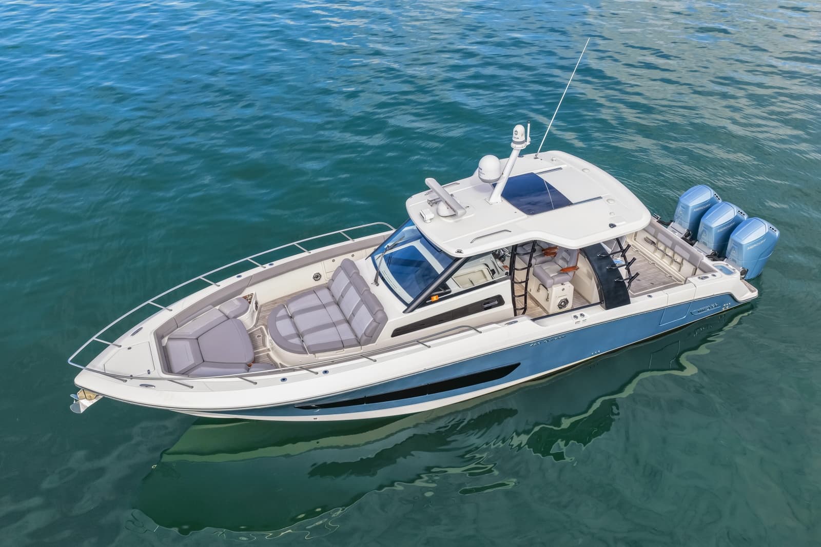 2023 Boston Whaler  - Photo 8