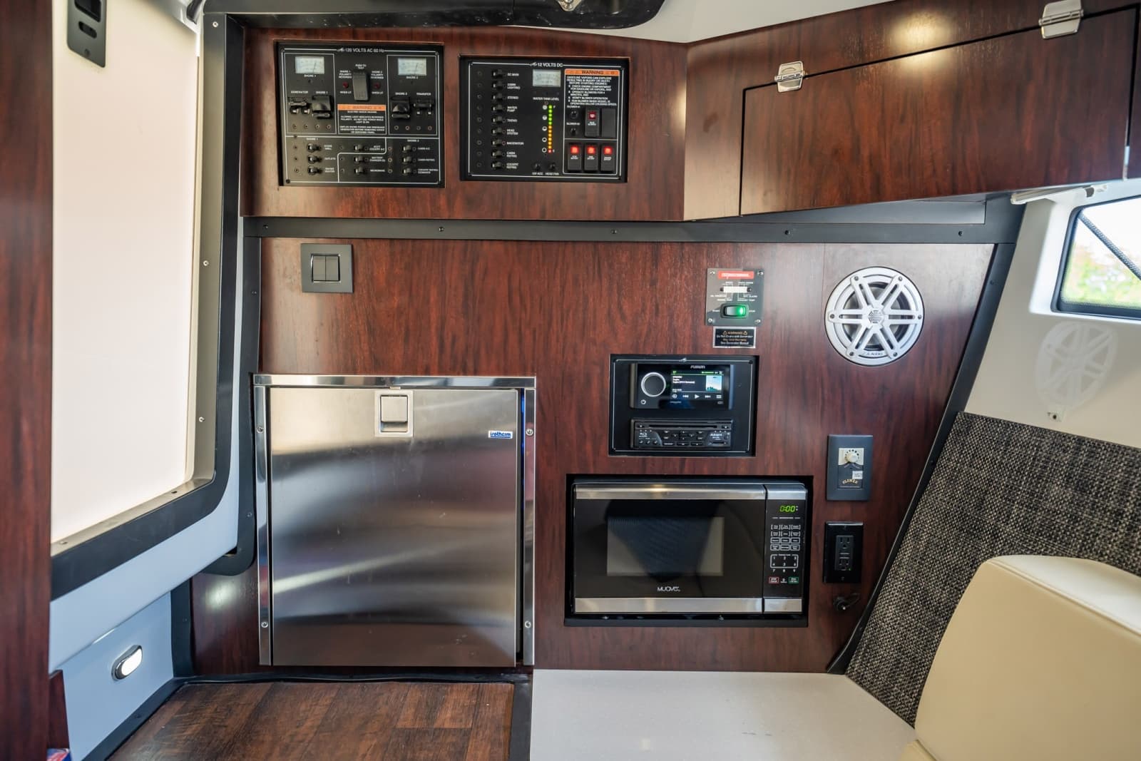 2021 Monterey 378SE Super Express - Photo 16