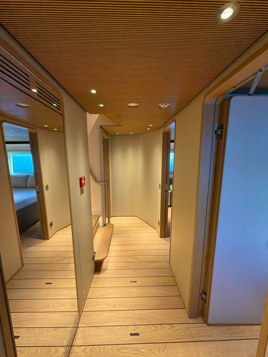 2025 Custom Line  - Photo 32