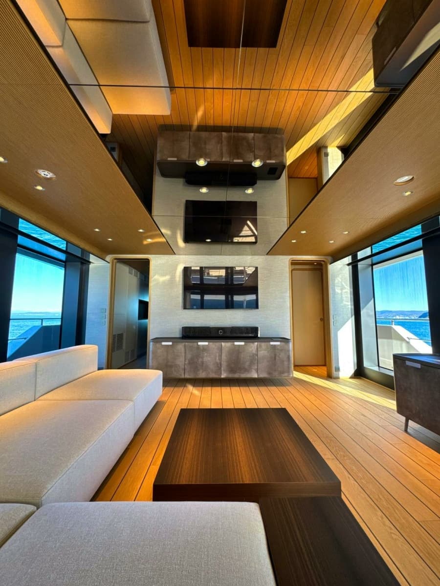 2025 Custom Line  - Photo 21