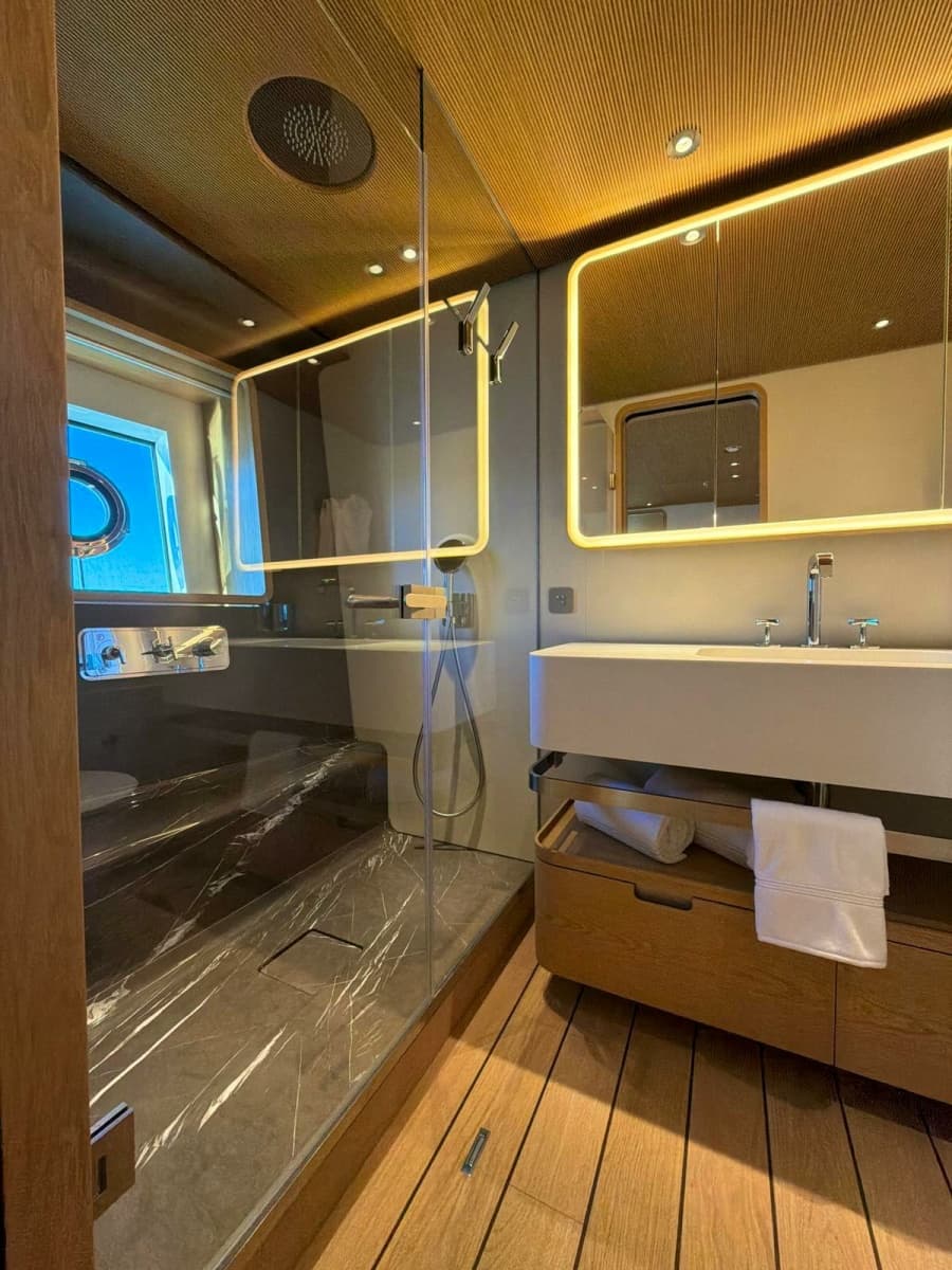 2025 Custom Line  - Photo 36