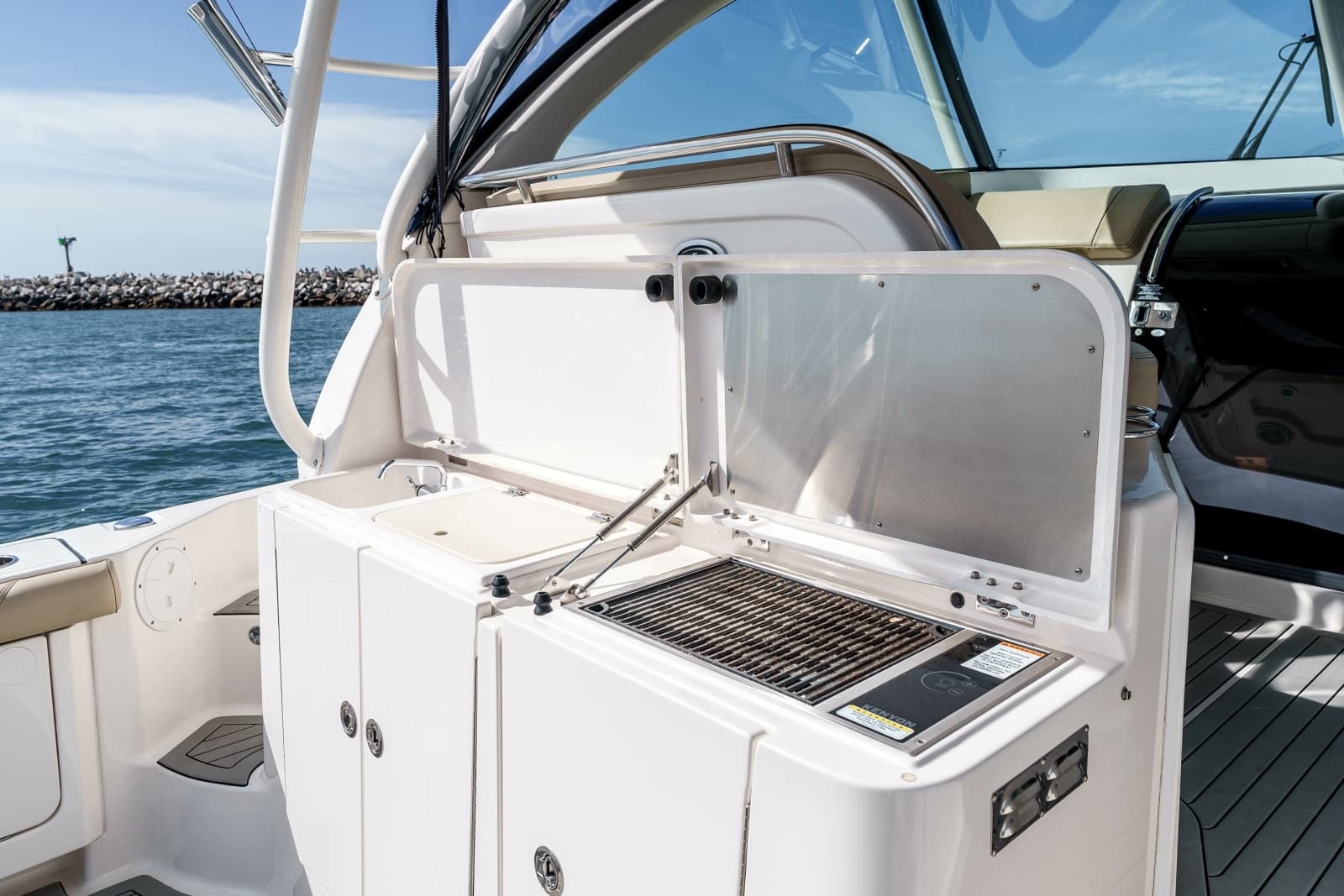2018 Pursuit 385 Offshore - Photo 16