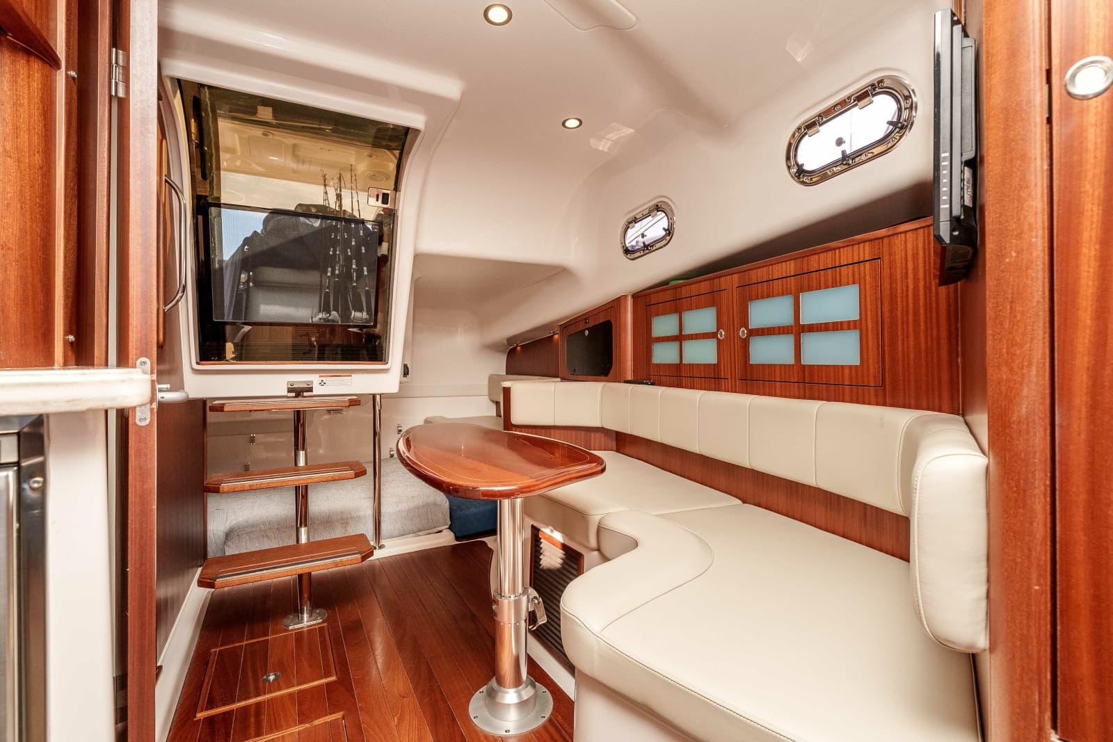 2018 Pursuit 385 Offshore - Photo 8
