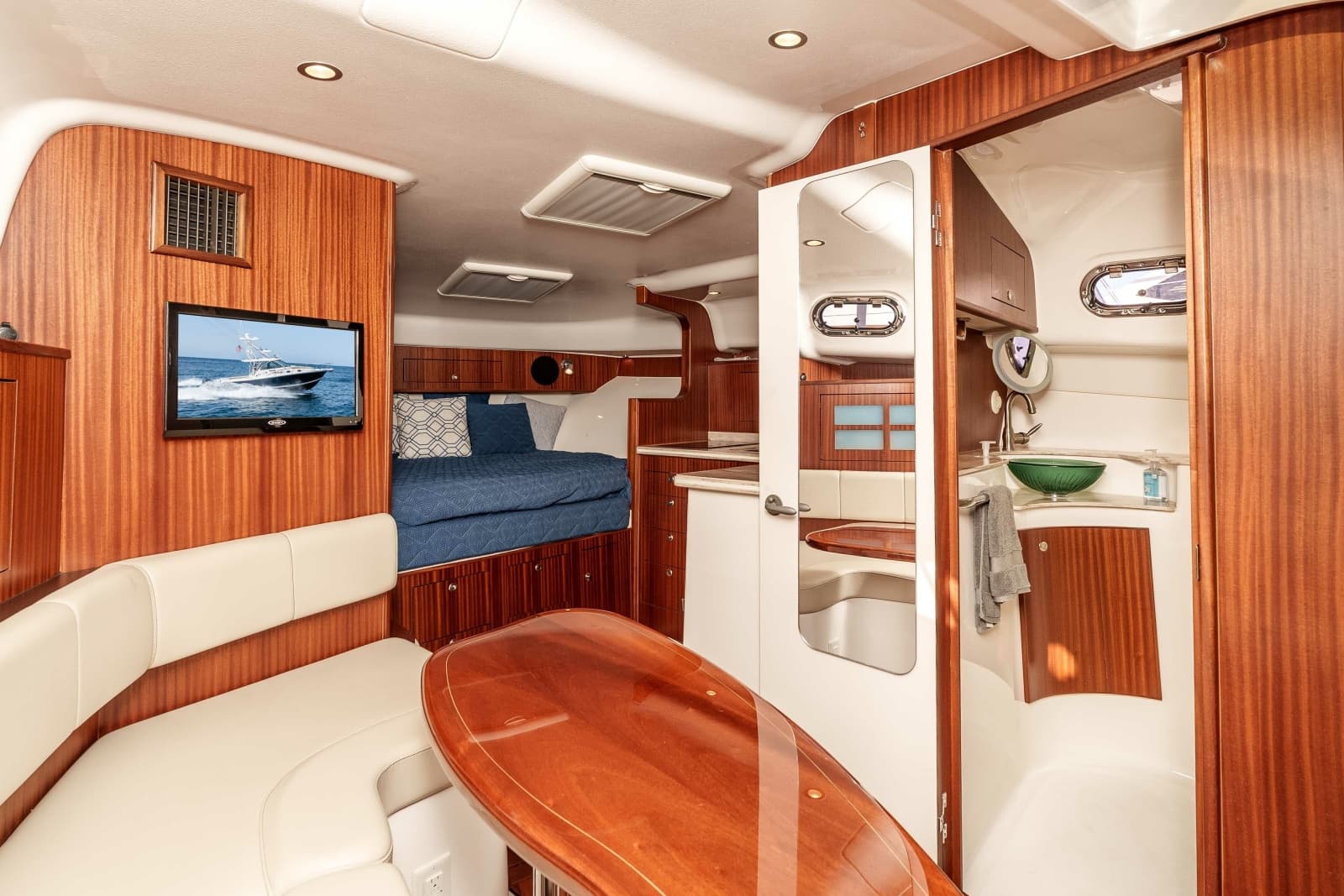 2018 Pursuit 385 Offshore - Photo 5