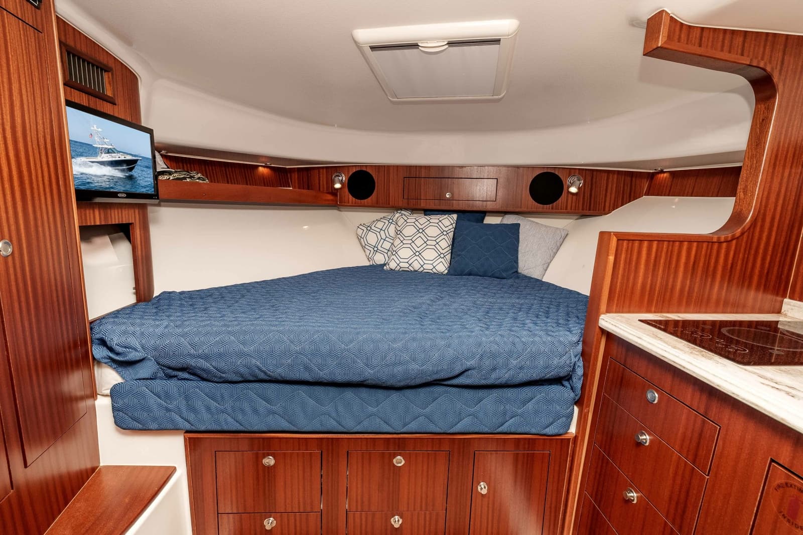 2018 Pursuit 385 Offshore - Photo 7