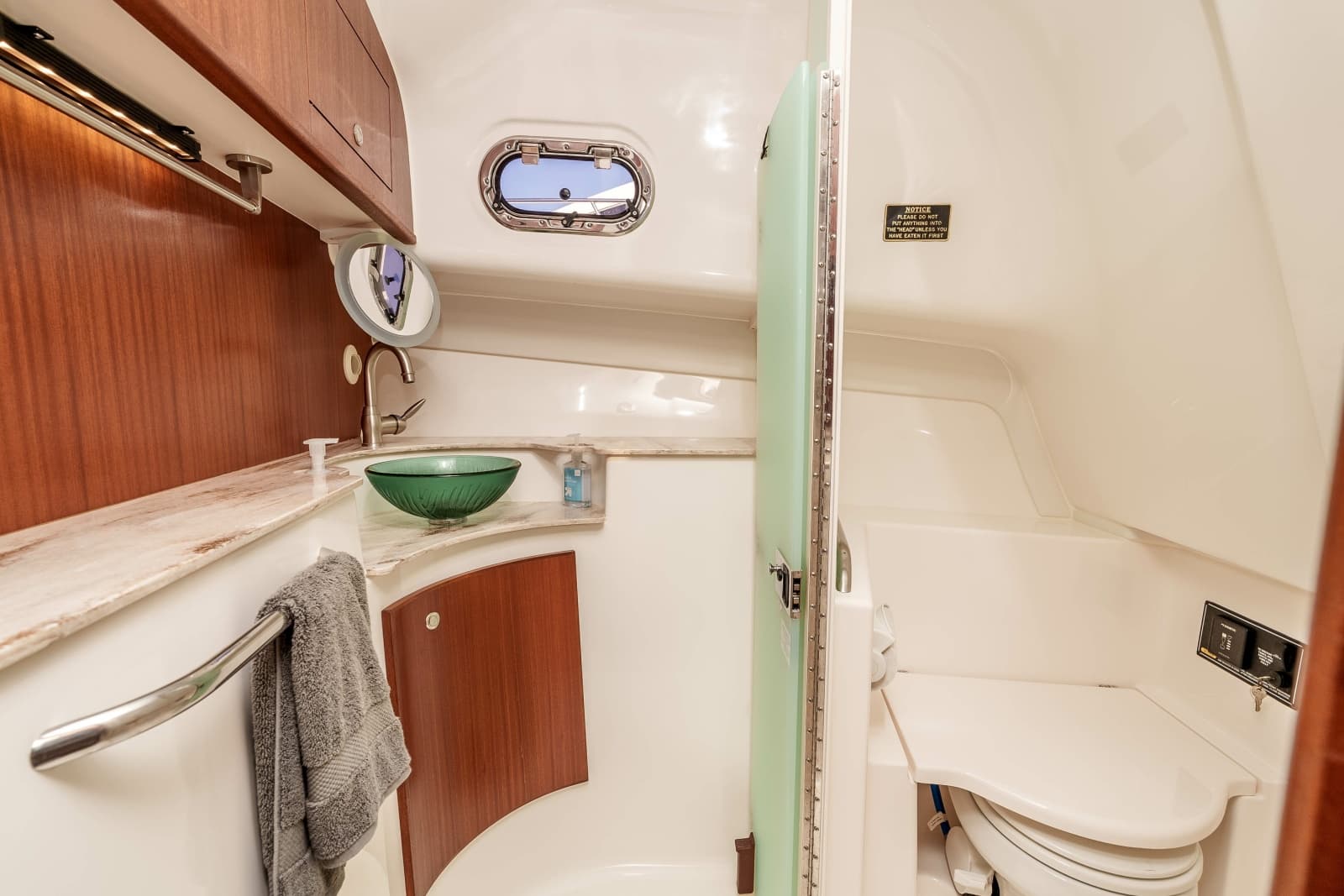 2018 Pursuit 385 Offshore - Photo 12