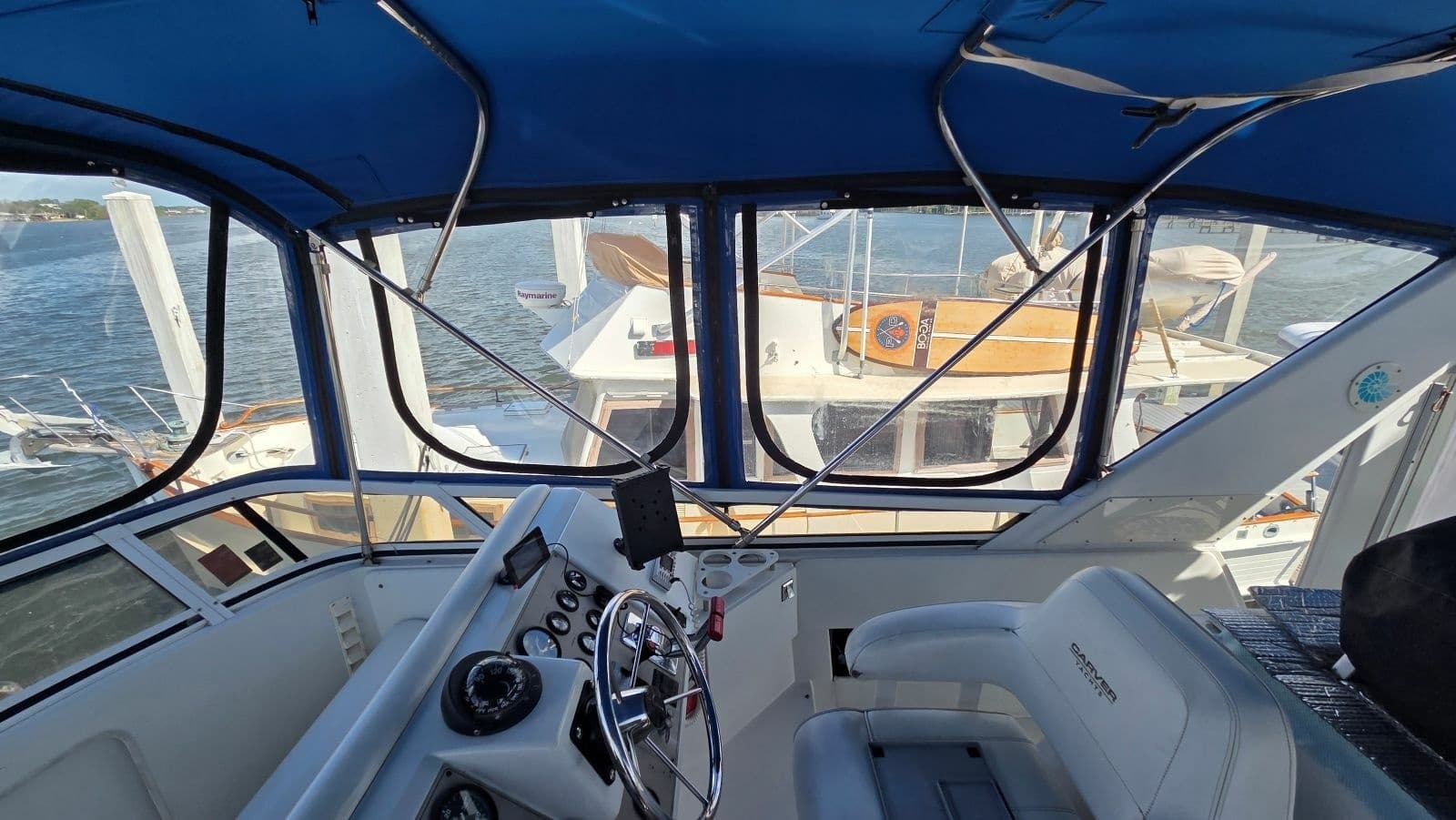 1998 Carver 405 Aft Cabin Motor Yacht - Photo 22