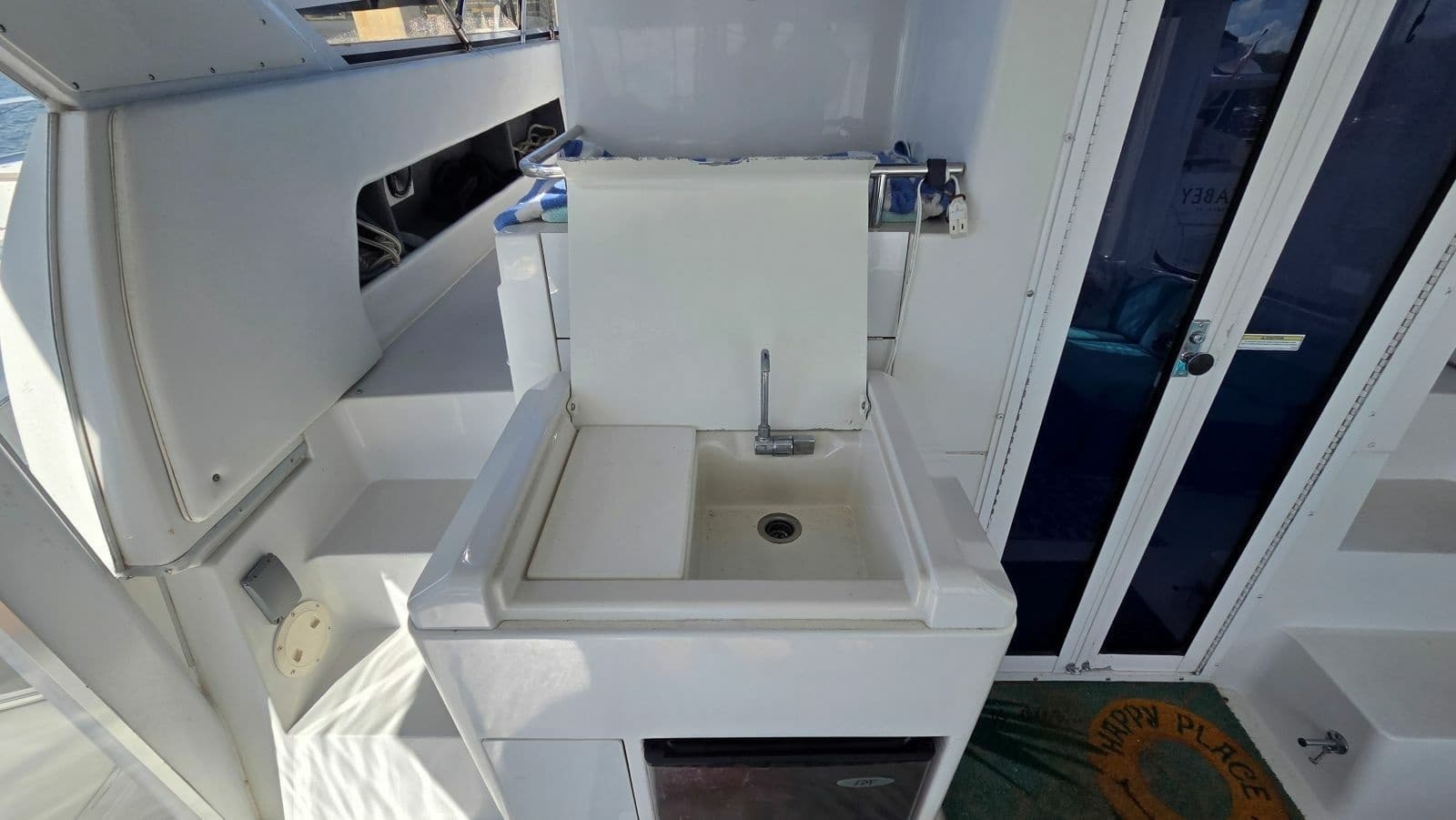 1998 Carver 405 Aft Cabin Motor Yacht - Photo 9