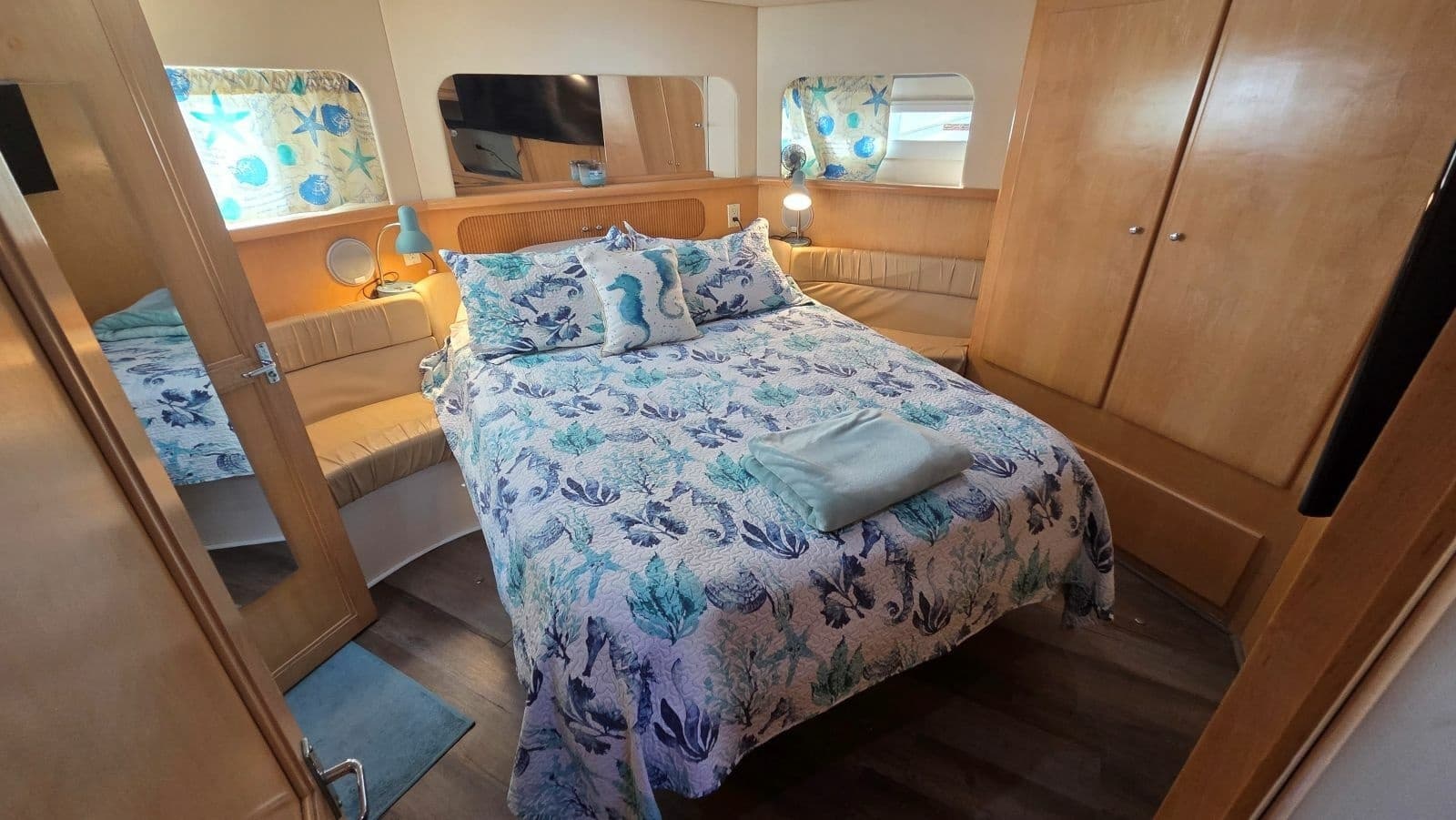 1998 Carver 405 Aft Cabin Motor Yacht - Photo 51