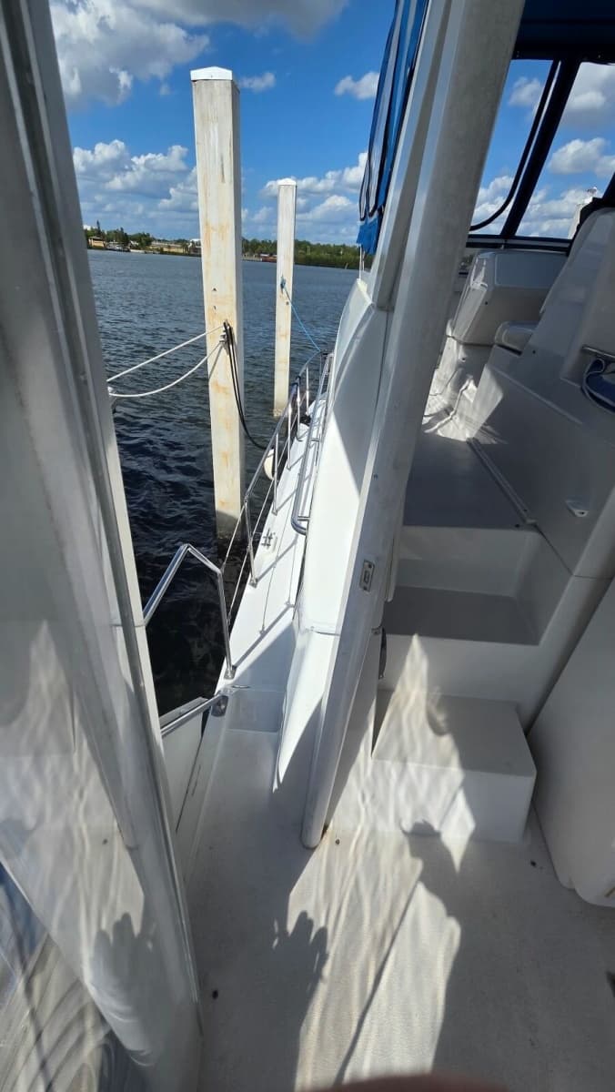 1998 Carver 405 Aft Cabin Motor Yacht - Photo 10