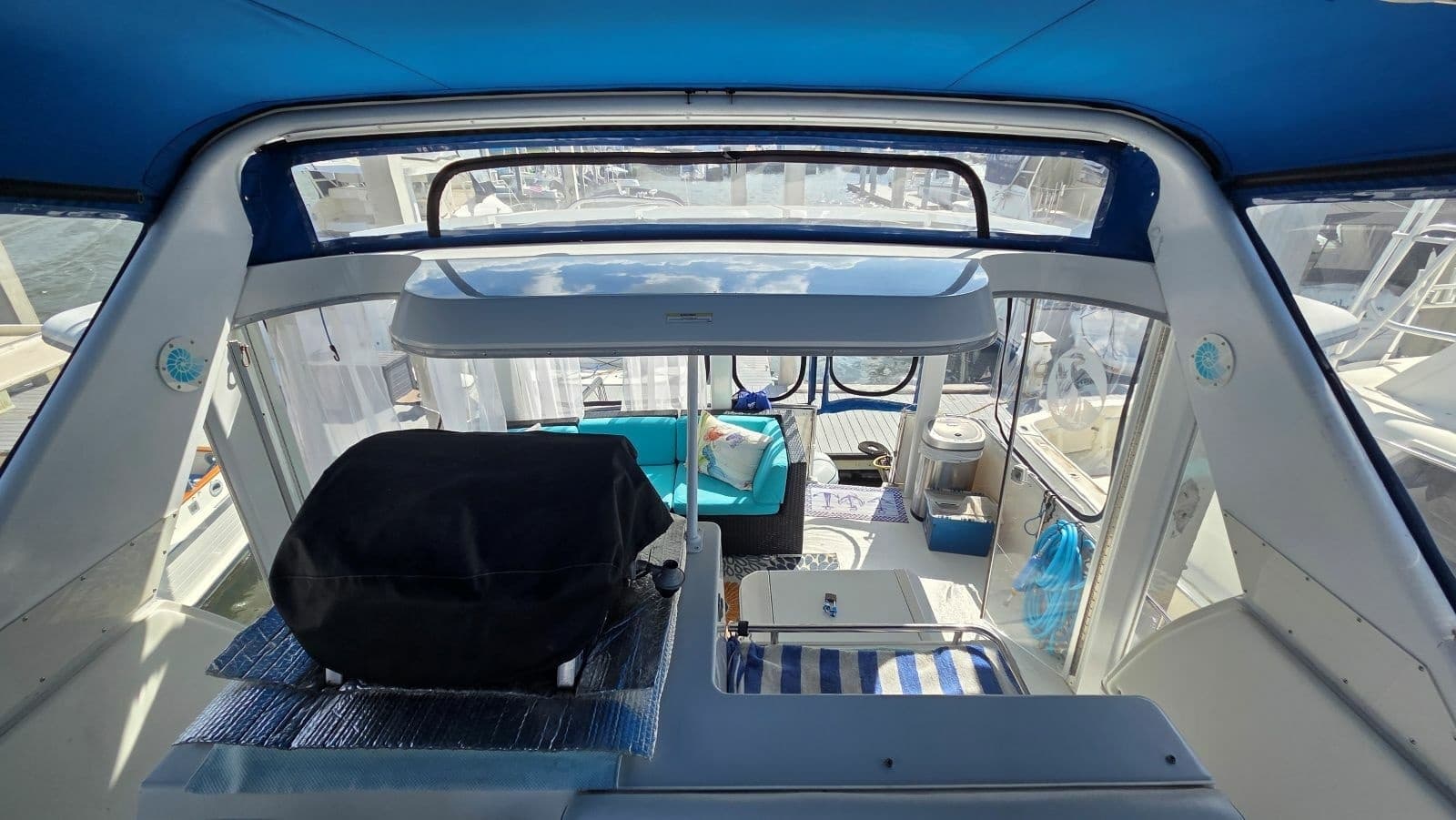 1998 Carver 405 Aft Cabin Motor Yacht - Photo 23