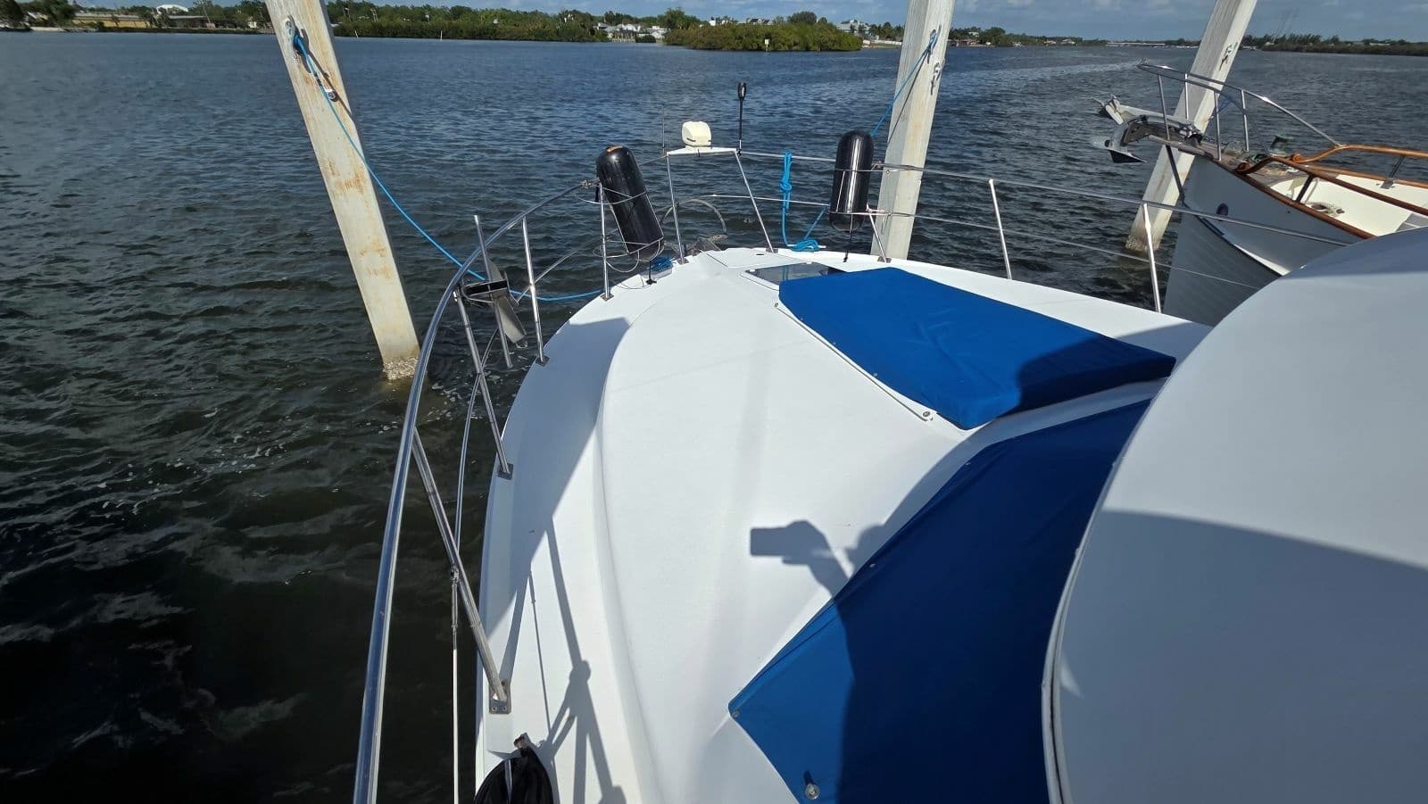 1998 Carver 405 Aft Cabin Motor Yacht - Photo 25