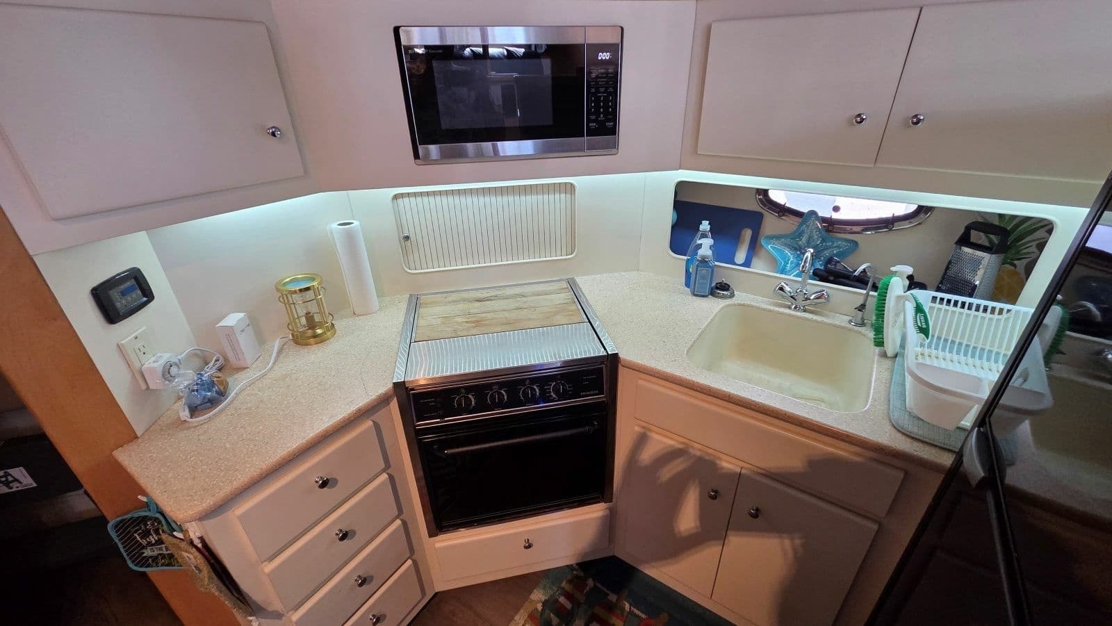 1998 Carver 405 Aft Cabin Motor Yacht - Photo 37