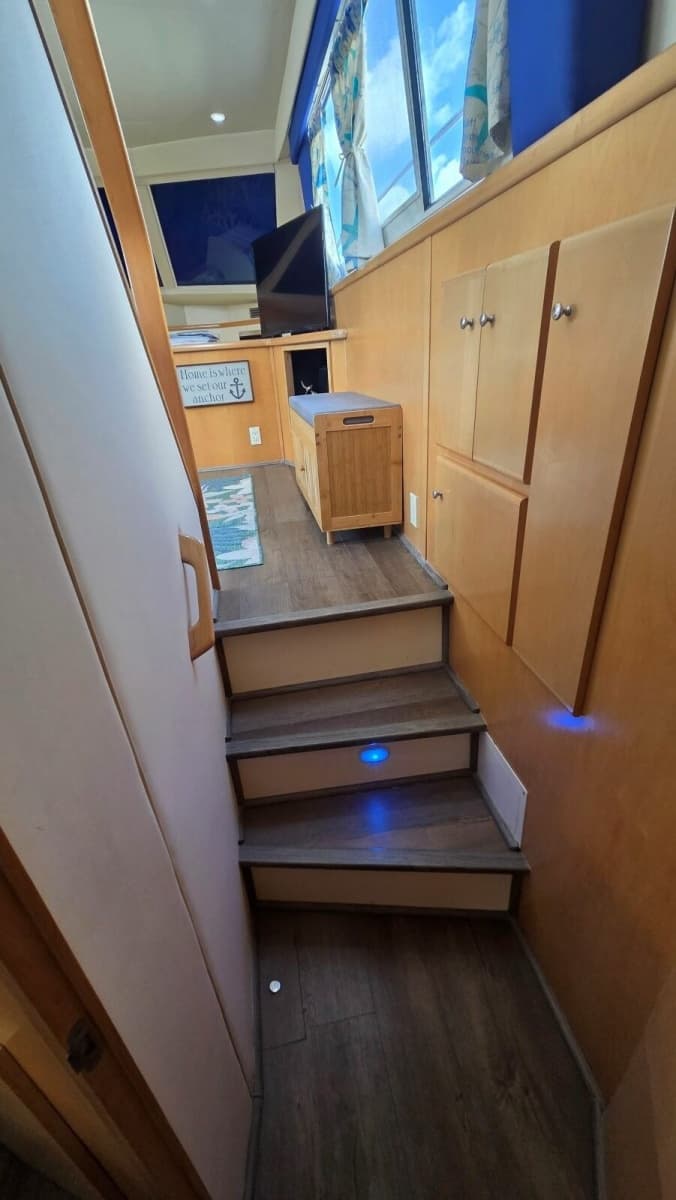 1998 Carver 405 Aft Cabin Motor Yacht - Photo 57