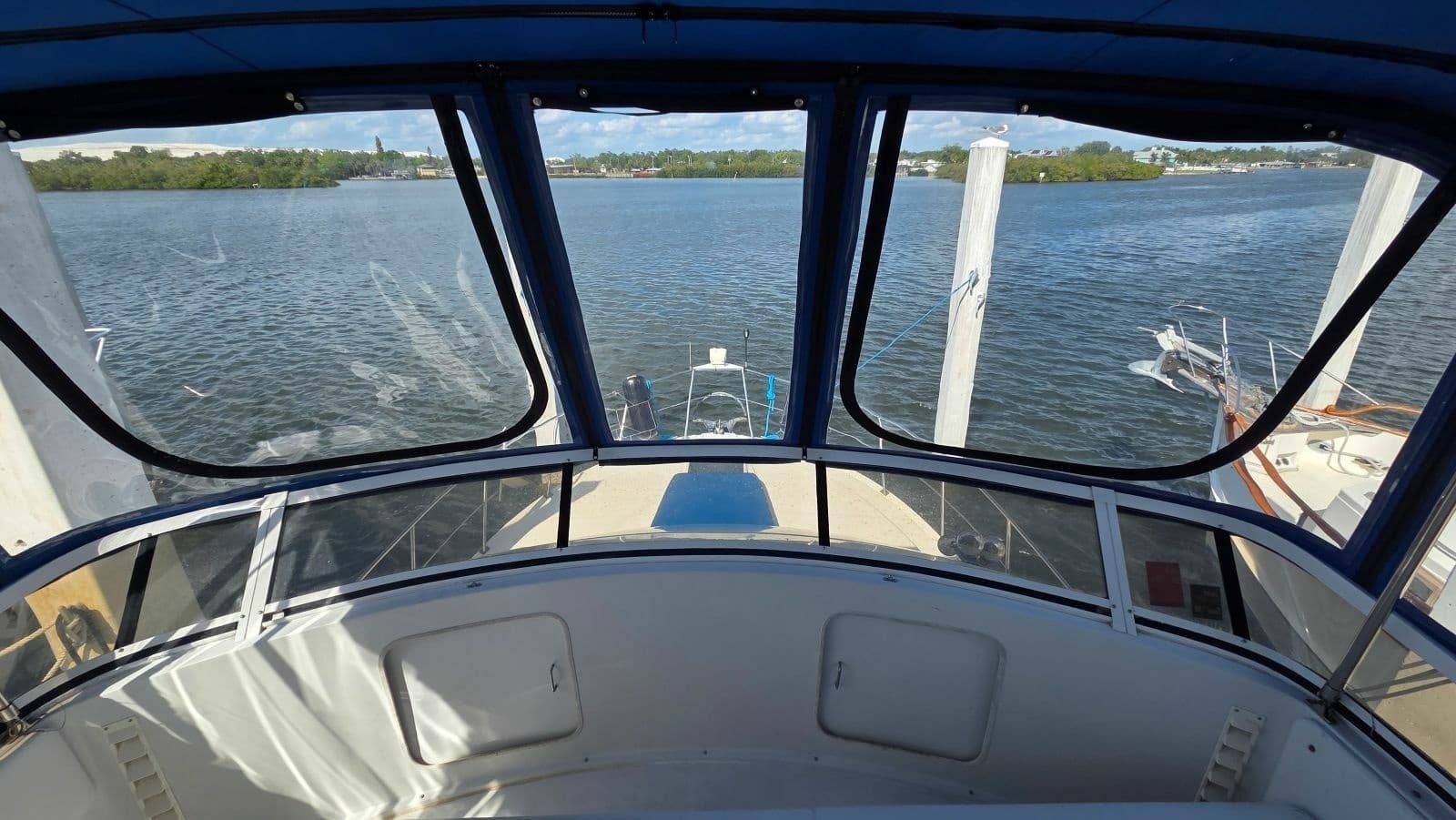 1998 Carver 405 Aft Cabin Motor Yacht - Photo 21