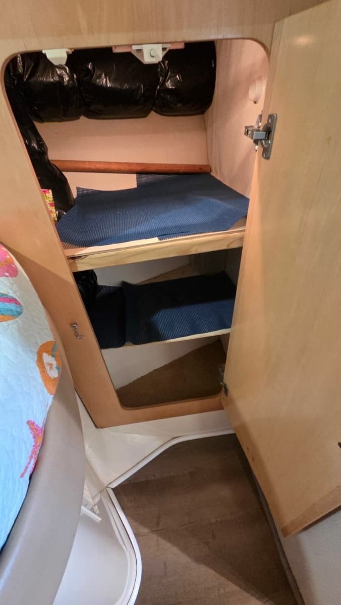 1998 Carver 405 Aft Cabin Motor Yacht - Photo 48