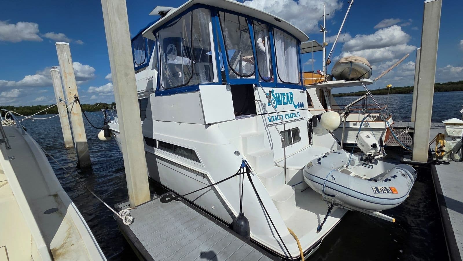 1998 Carver 405 Aft Cabin Motor Yacht - Photo 2