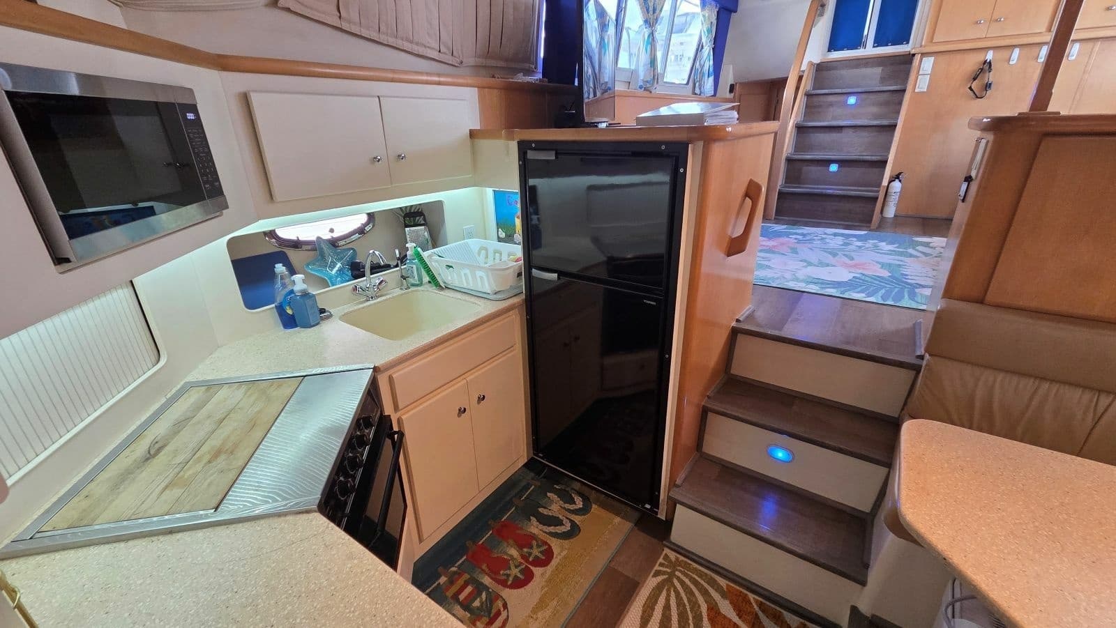 1998 Carver 405 Aft Cabin Motor Yacht - Photo 38