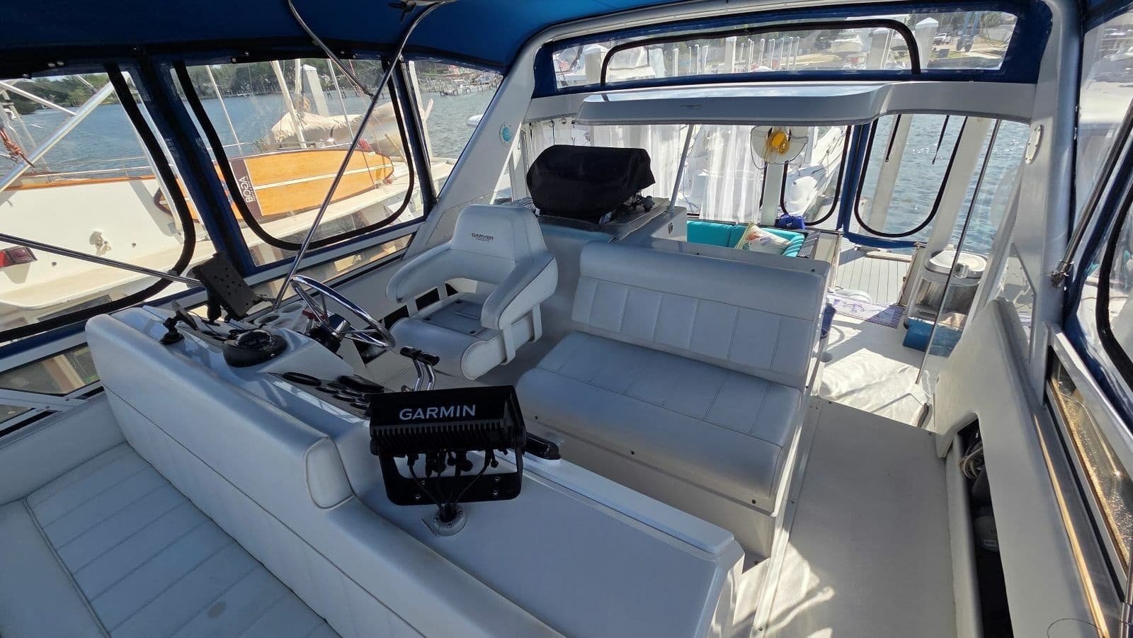 1998 Carver 405 Aft Cabin Motor Yacht - Photo 16