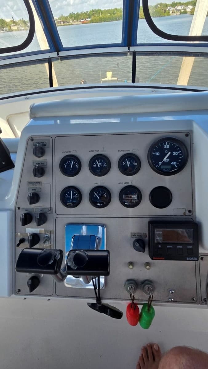 1998 Carver 405 Aft Cabin Motor Yacht - Photo 19