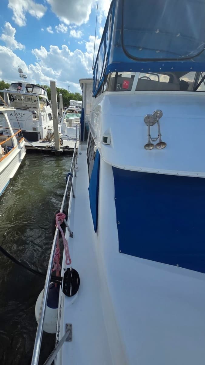 1998 Carver 405 Aft Cabin Motor Yacht - Photo 29