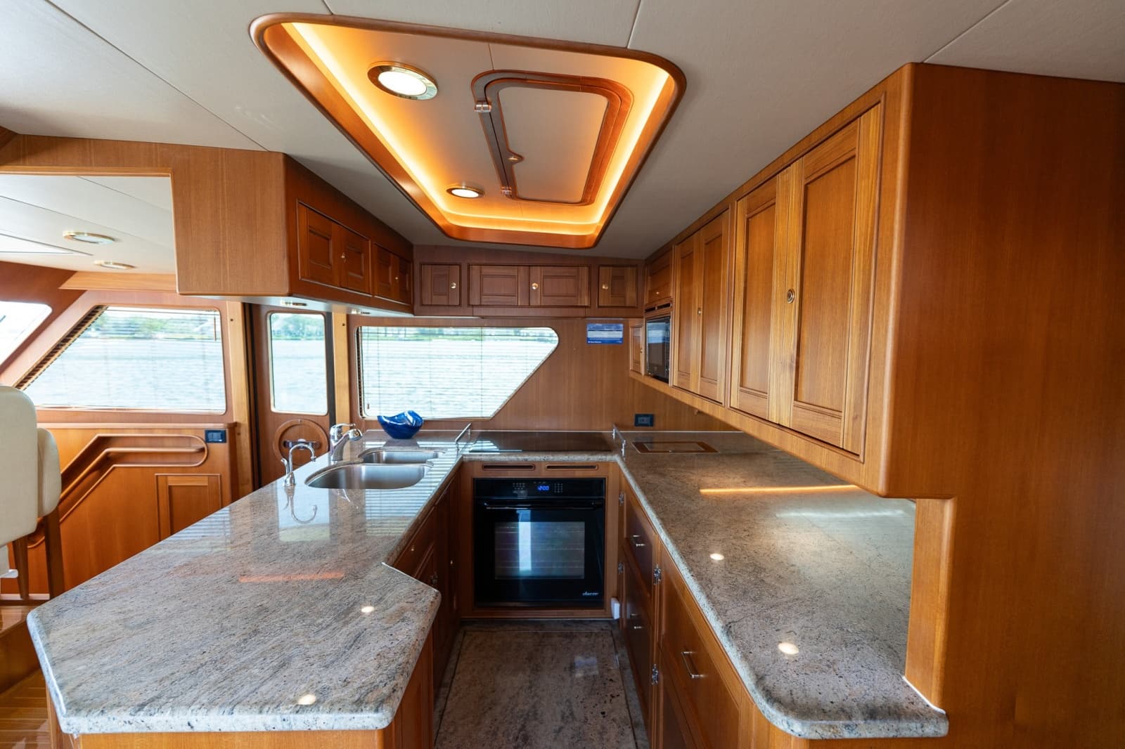 2016 Marlow Explorer 58E - Photo 4