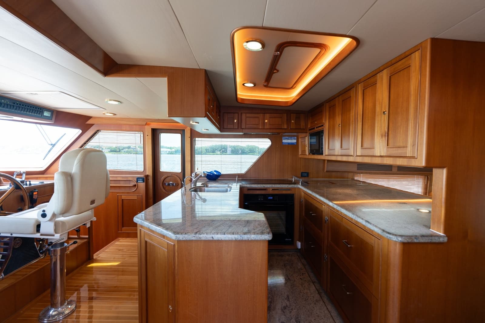 2016 Marlow Explorer 58E - Photo 19