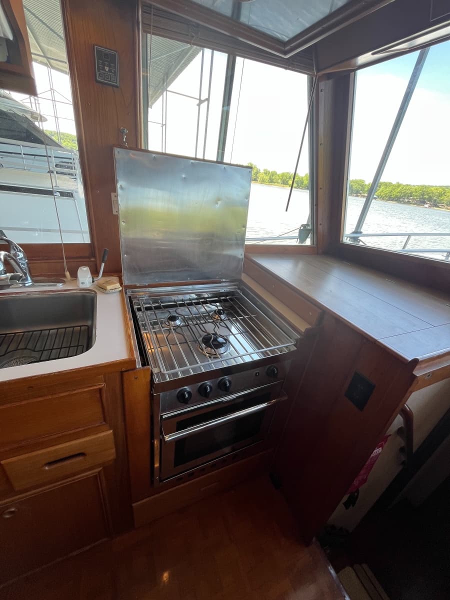1987 Grand Banks 49 Motor Yacht - Photo 25