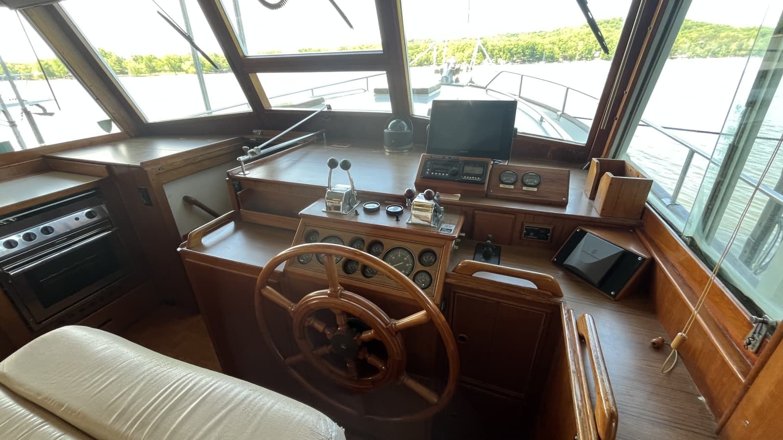 1987 Grand Banks 49 Motor Yacht - Photo 28