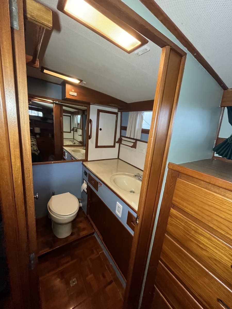 1987 Grand Banks 49 Motor Yacht - Photo 37