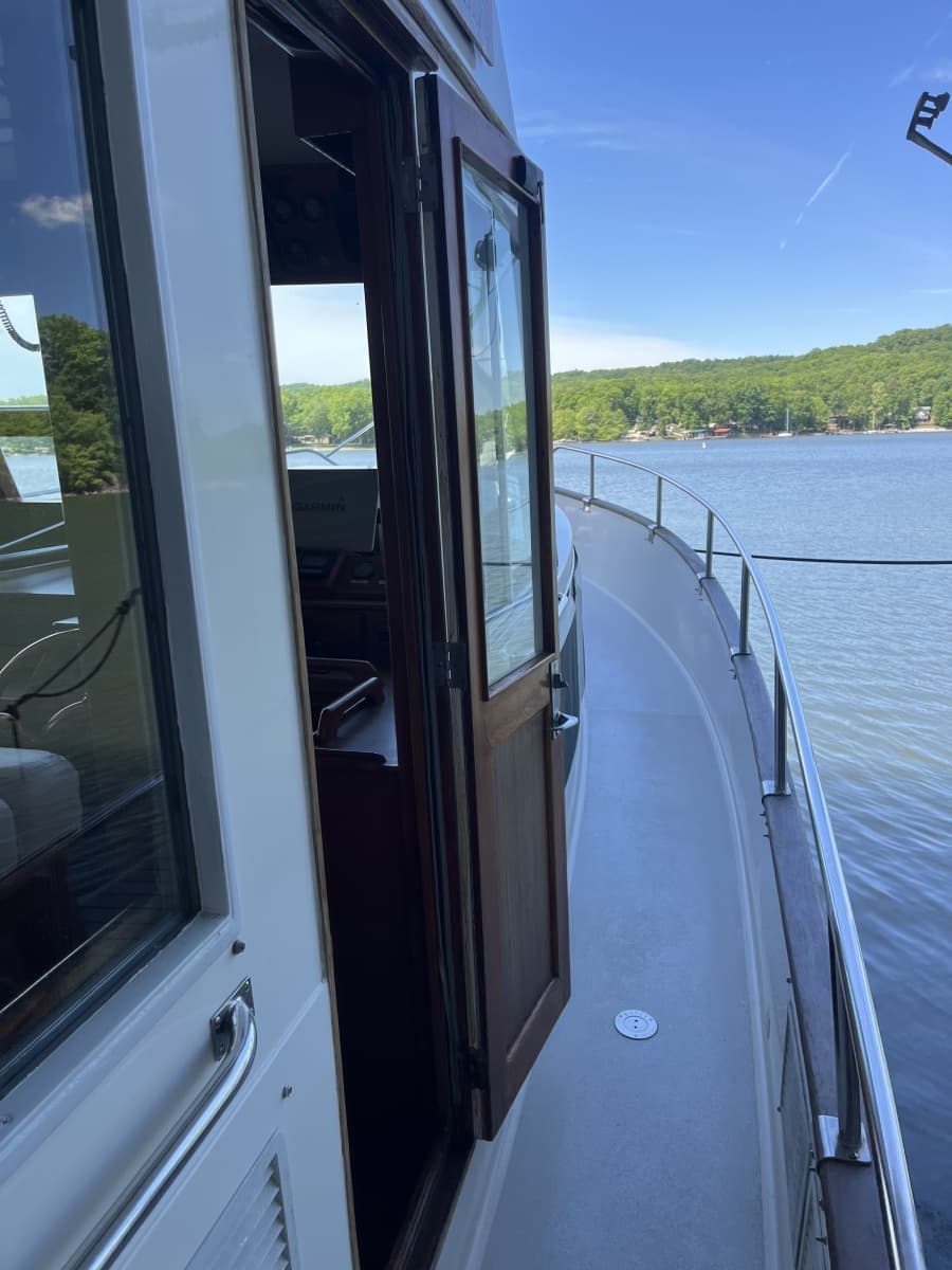 1987 Grand Banks 49 Motor Yacht - Photo 9
