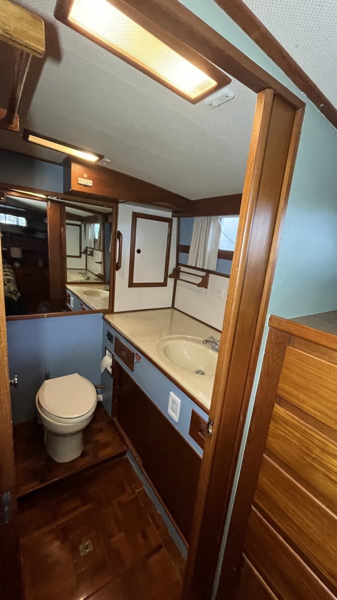 1987 Grand Banks 49 Motor Yacht - Photo 38