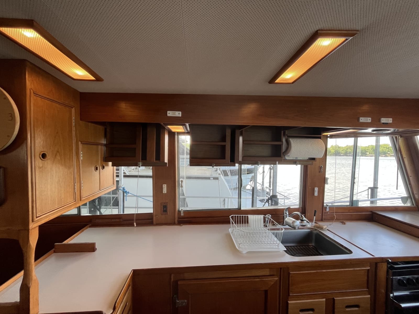 1987 Grand Banks 49 Motor Yacht - Photo 23