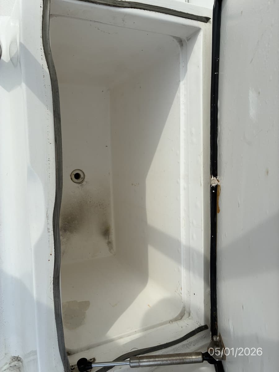 2005 Luhrs Convertible - Photo 12