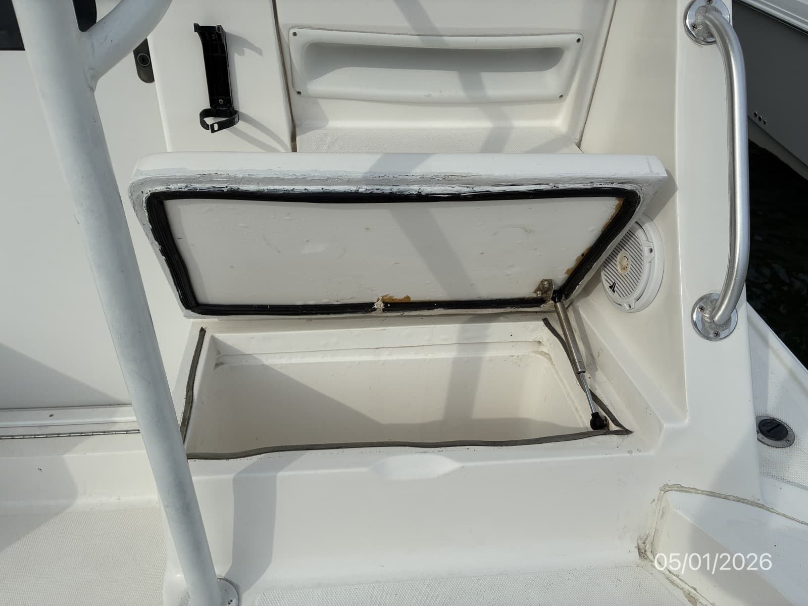 2005 Luhrs Convertible - Photo 11