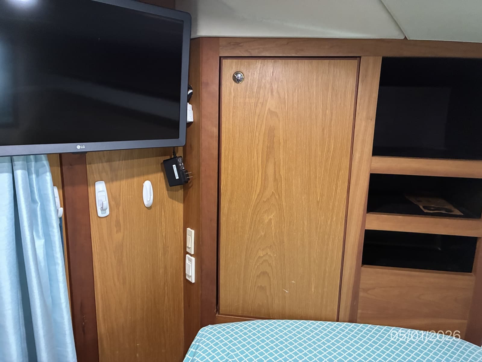 2005 Luhrs Convertible - Photo 31