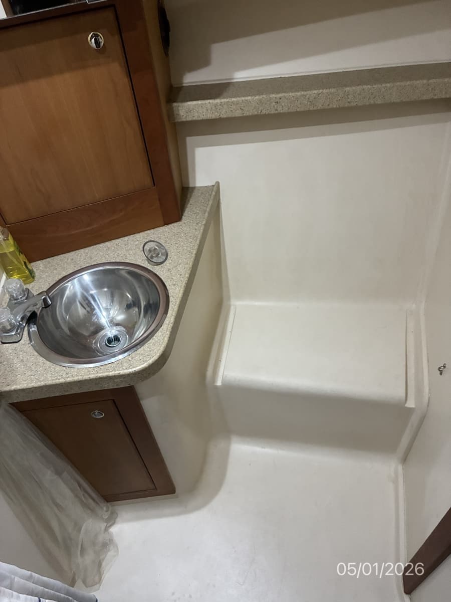 2005 Luhrs Convertible - Photo 36