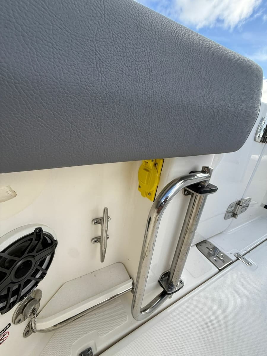 2023 Boston Whaler  - Photo 16