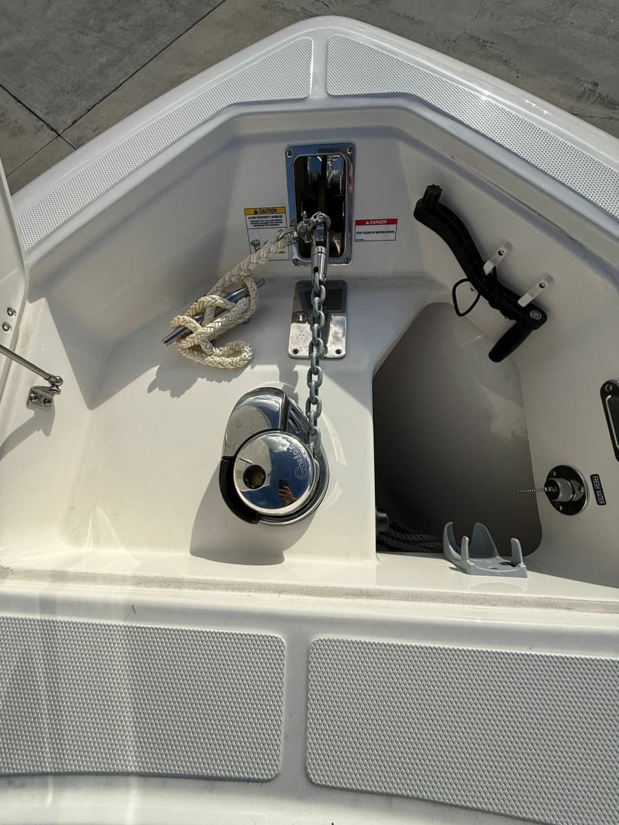 2023 Boston Whaler  - Photo 18