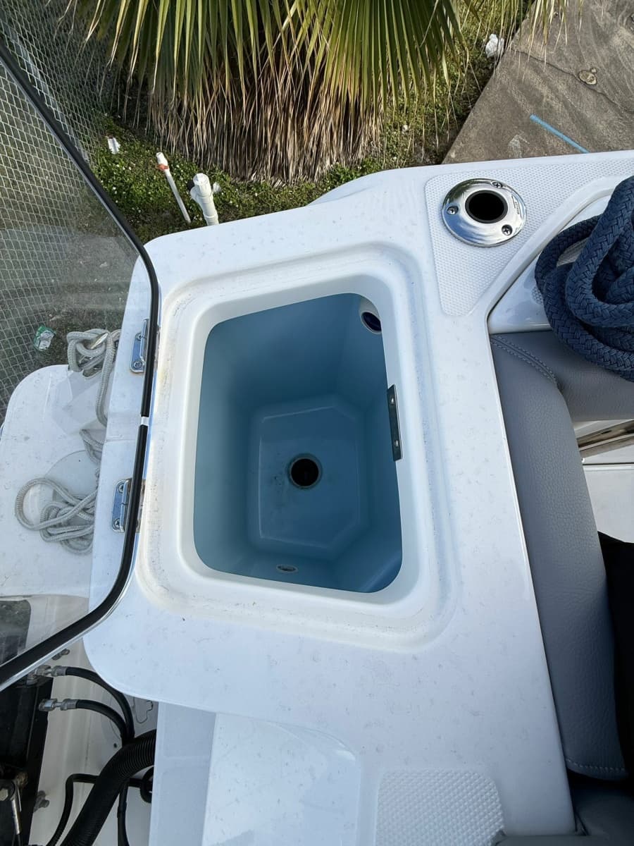 2023 Boston Whaler  - Photo 17