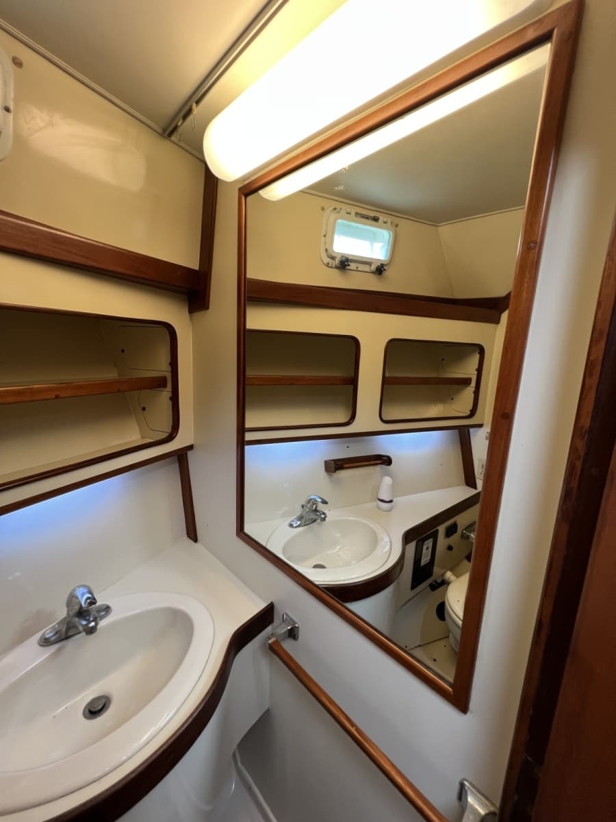 1982 Gulfstar 48 Aft Cabin - Photo 6