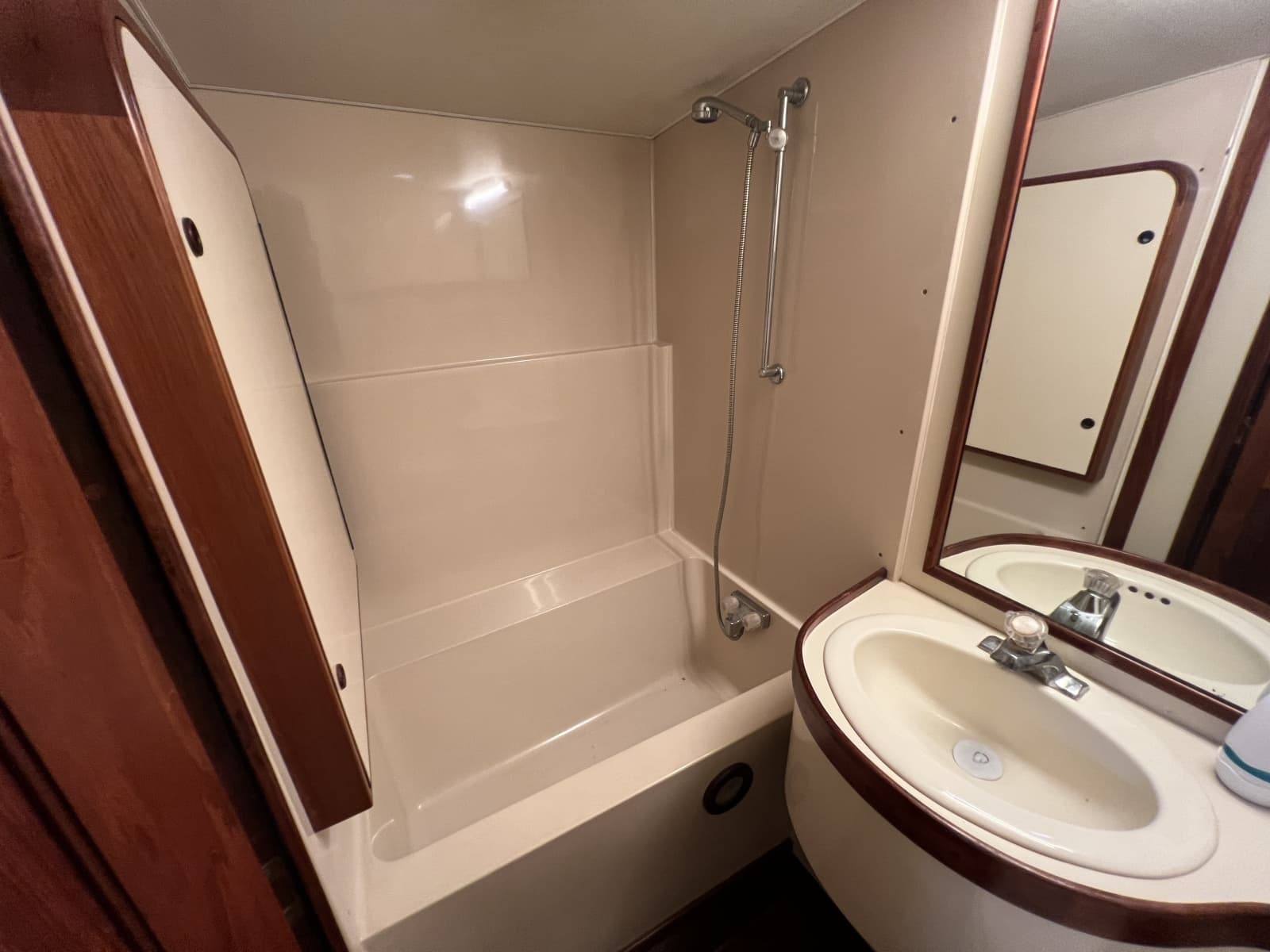 1982 Gulfstar 48 Aft Cabin - Photo 24